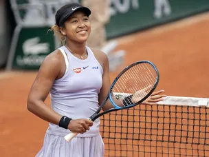 Naomi Osaka survives another scare to beat Victoria Azarenka