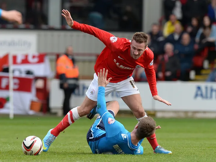 Lawrence signs with Shrewsbury
