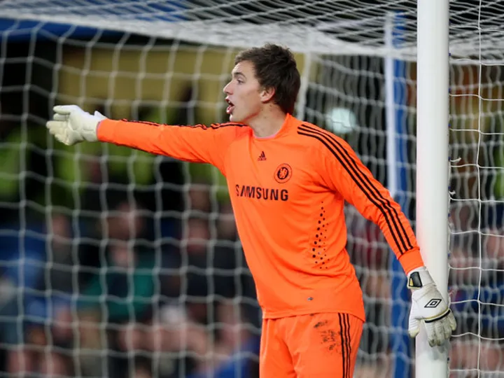 Colchester sign Chelsea goalkeeper
