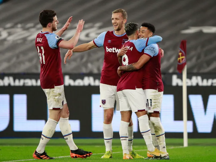 West Ham 2-0 Leeds: Lingard, Dawson keep Hammers' top-four hopes alive