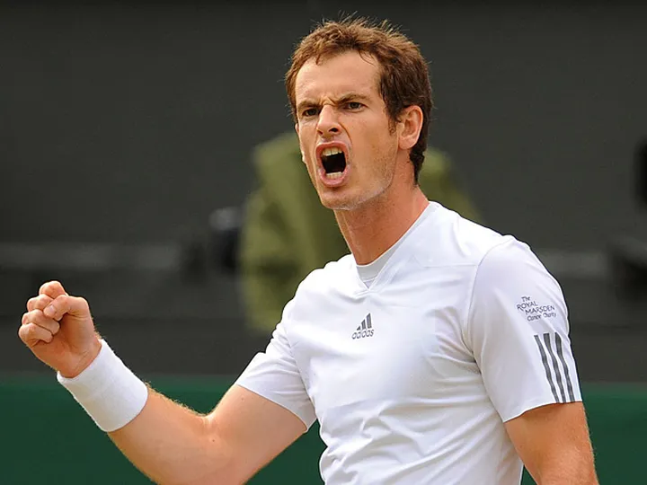 Murray cruises into last eight with victory over Benneteau