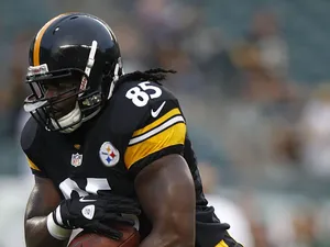 David Johnson #85 of the Pittsburgh Steelers runs during a preseason game against the Philadelphia Eagles at Lincoln Financial Field on August 9, 2012