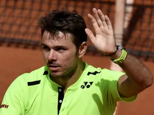 Wawrinka beats Chardy in straight sets