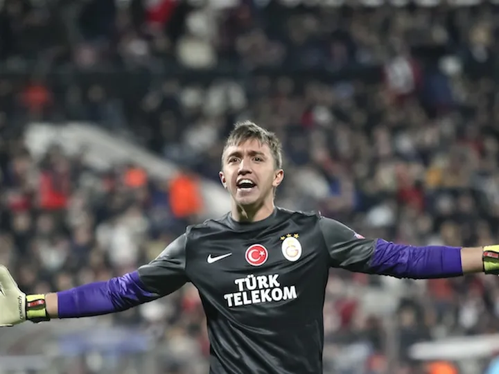 United interested in Muslera?