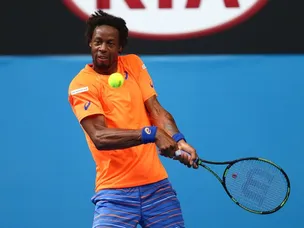 Monfils edges past Dolgopolov