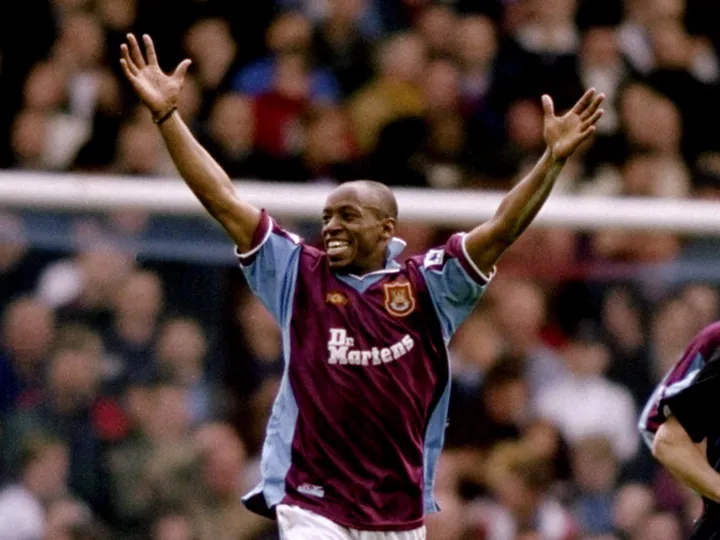 OTD: Wright completes West Ham move