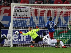 Caen hold on to climb to second