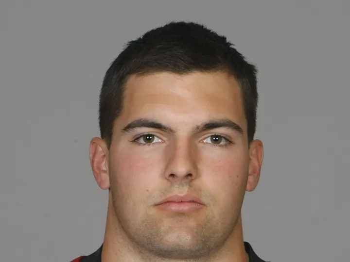 Philadelphia Eagles sign Villanueva