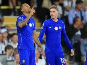 Chelsea star 'sees specialist' amid bid for October injury return