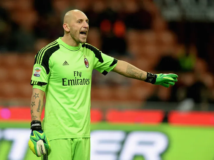 Abbiati pens new Milan deal