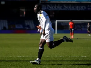 Luton 1-2 Barnsley: Daryl Dike brace keeps Tykes' playoff hopes alive