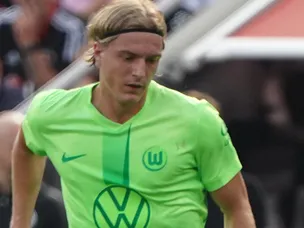 Bundesliga defender 'set to undergo' medical ahead of Leeds transfer