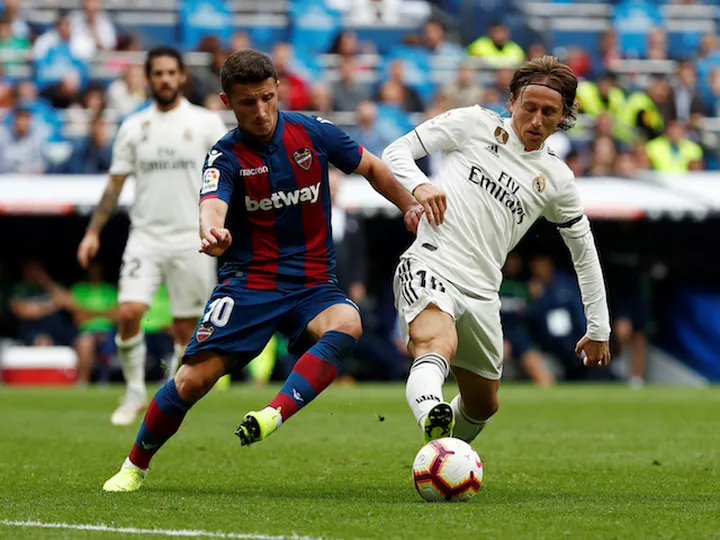 Arsenal 'make offer for Levante's Enis Bardhi'