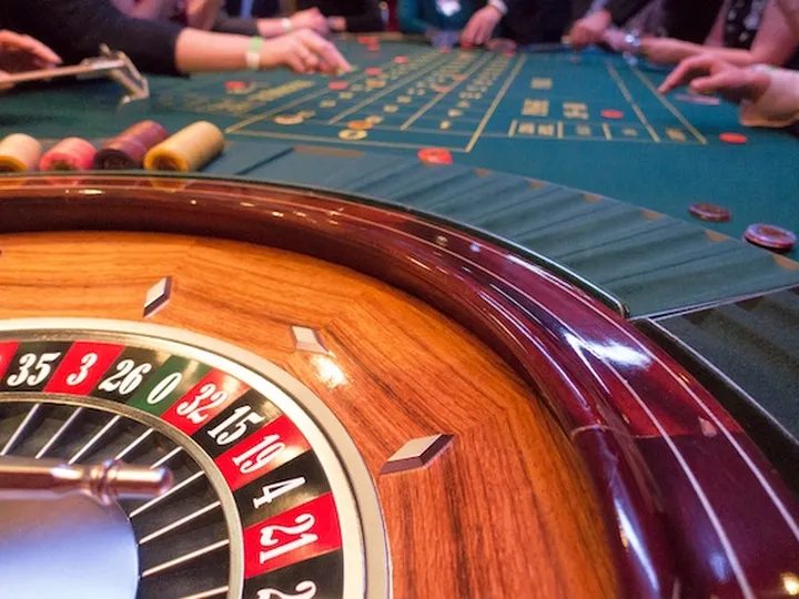 Sports Betting vs Online Casinos in 2020