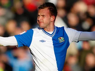 Wenger lavishes praise on Rhodes