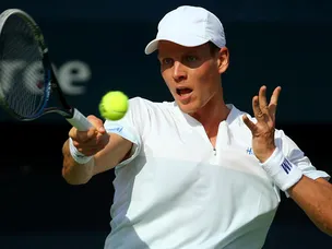 Berdych beats Tsonga in Dubai