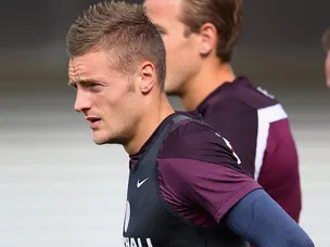 Shelvey, Vardy make full England debuts