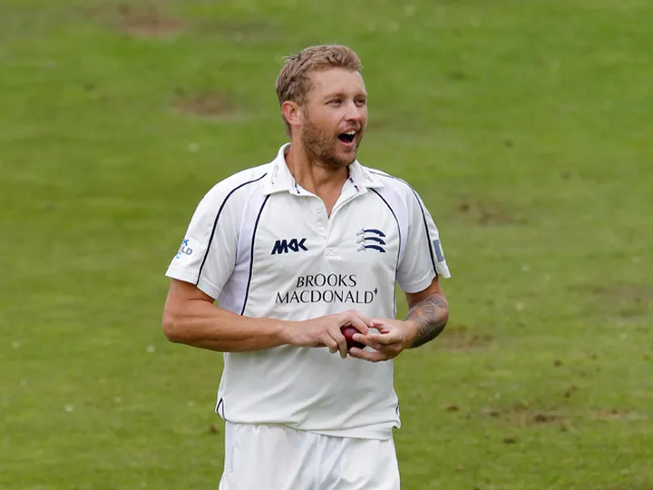 Middlesex cancel Berg's contract
