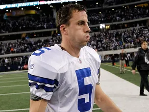 Cowboys edging Eagles in low-scoring contest