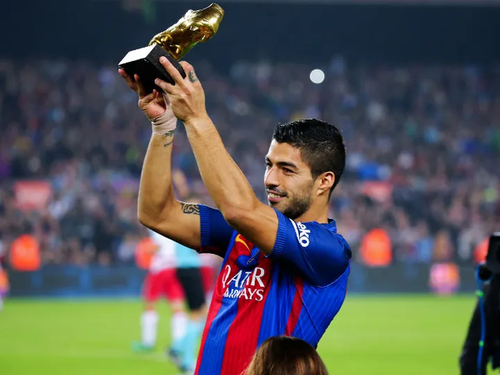Suarez "cried" about Barca interest