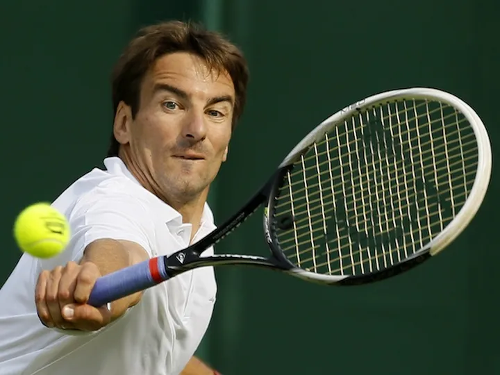 Robredo eases past Mahut