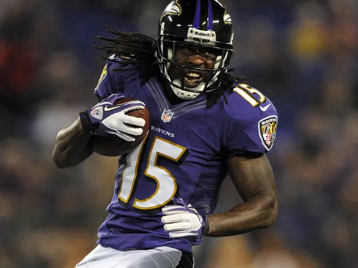 Patriots sign Williams, release Collie