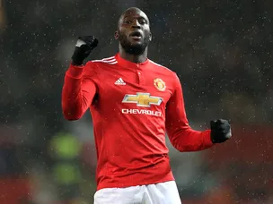 Smalling, Lukaku help United past Cherries