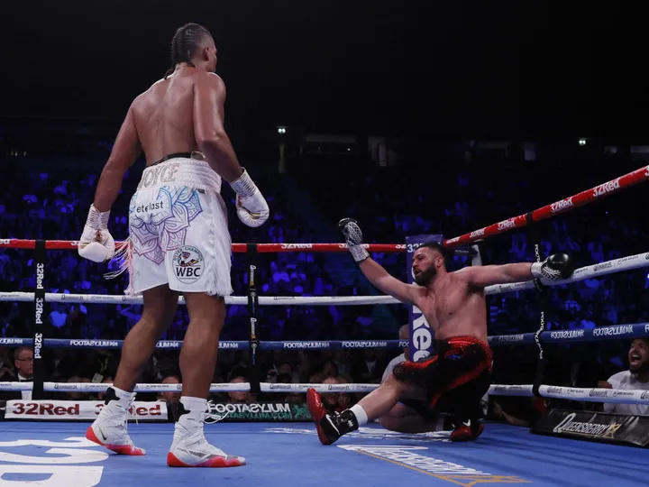 Relentless Joyce stops Parker in heavyweight thriller