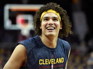 Report: Varejao close to extension